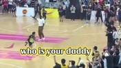 詹姆斯交大球馆活动中有球迷喊Who&rsquo;s Your Daddy